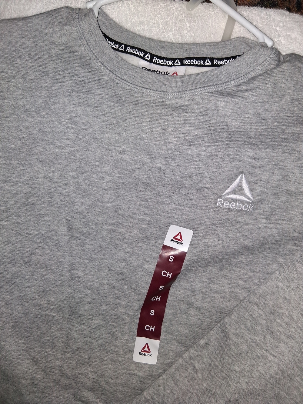 Reebok Men’s Light Gray Crew Sweatshirt with White Logo